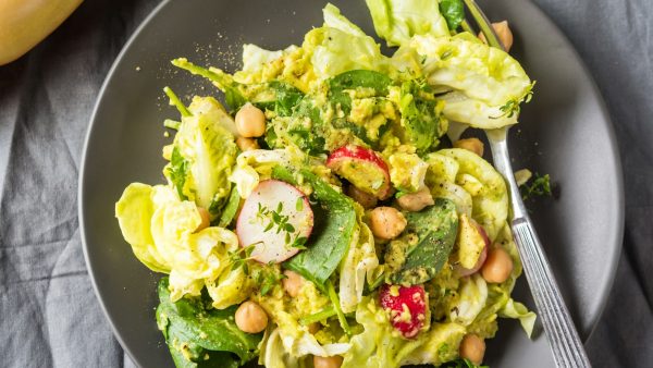 Plant based avocado spinach salad with chickpeas